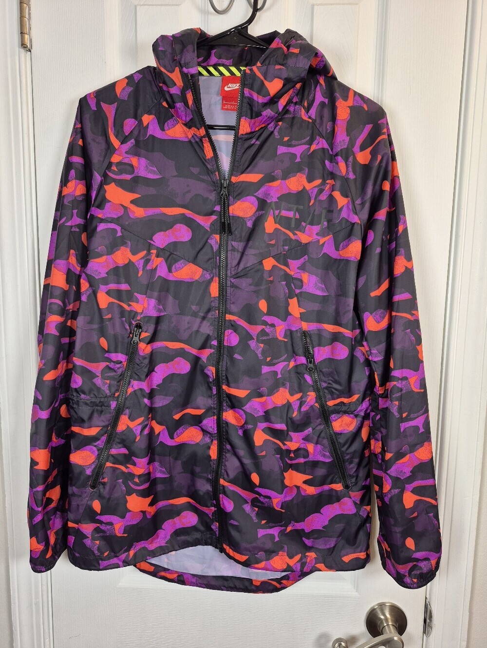 Nike Track & Field Women's Camo Windrunner Jacket Vivid Purple & Crimson S